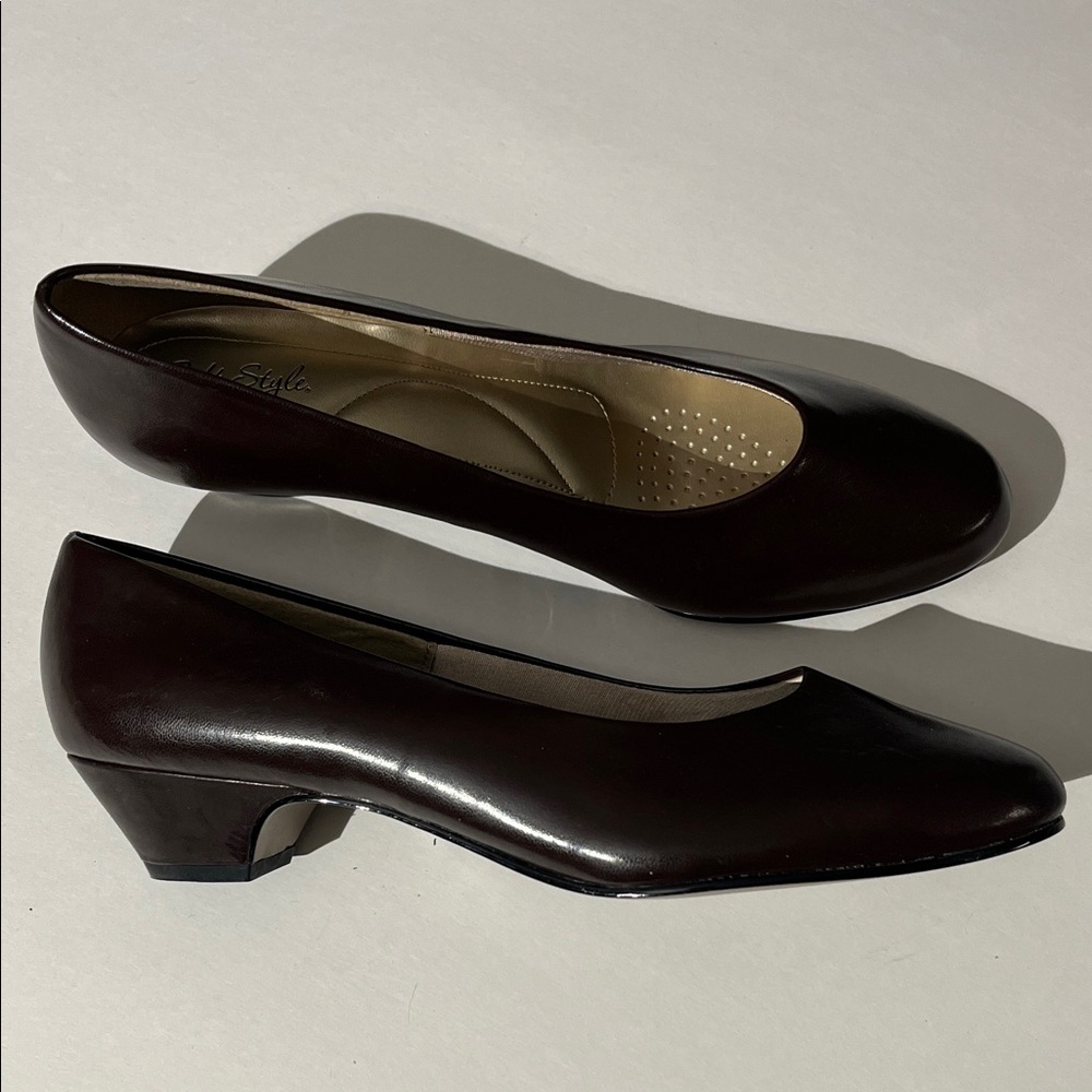Soft Style Hush Puppies Company Brown Pointed Toe Slip On Heels Shoes sz 11 NEW